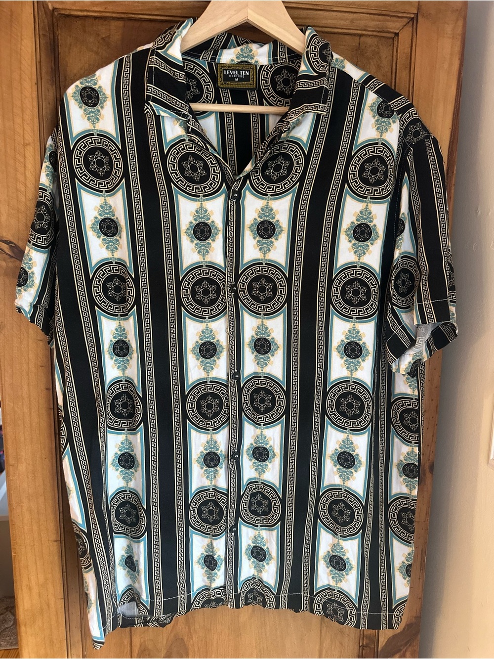 Level Ten Couture Black & White Medallion Print Short-Sleeve Shirt Medium